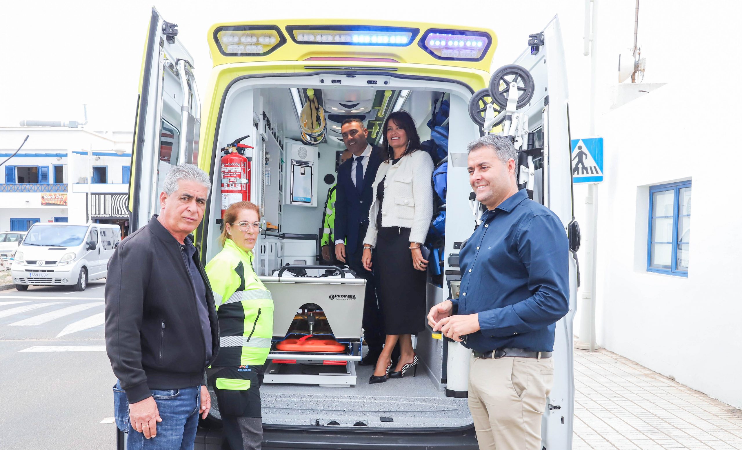 Nueva ambulancia en Famara (2) (1)